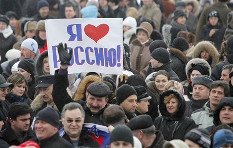 Demonstranti vyjadují podporu prezidentskému kandidátovi Vladimiru Putinovi v jihoruském mst Stavropol.