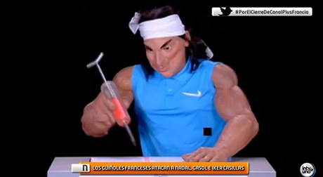 Rafael Nadal podepisuje obhajobu