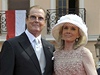 Pijel i bývalý pedstavitel Jamese Bonda Roger Moore s manelkou Kristinou 