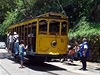 Tramvaje v Riu: nechcete-li platit jzdn, mete jen stt na stupnku.