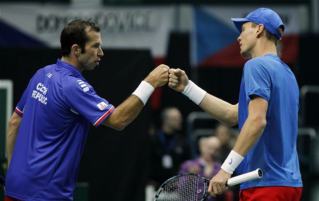 etí tenisté Tomá Berdych a Radek tpánek pi daviscupové tyhe