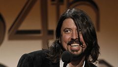 ´Frontman kapely Foo Fighters Dave Grohl se u� m��e smát. Na cenách Grammy jeho kapela zabodovala.