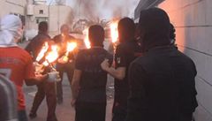 Pi demonstracích, kterými si Bahrajnci pipomínali první výroí protivládních nepokoj, bylo zranno pes 120 lidí.