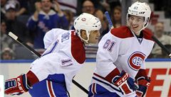 Hokejista Montrealu Canadians Scott Homez (vlevo) se po více ne roce dokal gólu v NHL