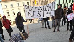 Lidé v Brn protestují proti mezinárodní dohod ACTA.
