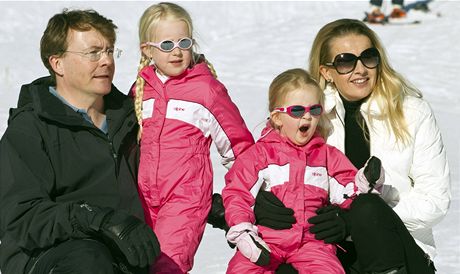 Nizozemský princ Johan Friso se svou enou Mabel a dcerami na dovolené v Rakousku.