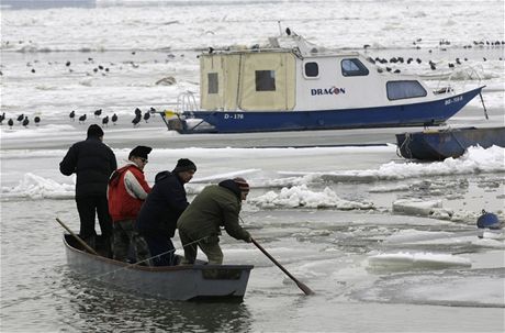 Tající led poniil pístav v srbské metropoli 