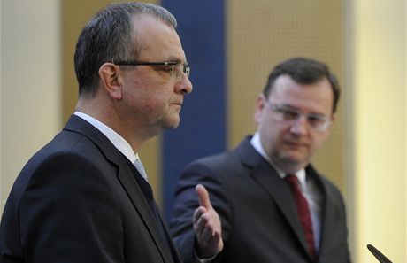 Premir Petr Neas a ministr financ Miroslav Kalousek vystoupili na tiskov konferenci po porad ekonomickch ministr vldy.