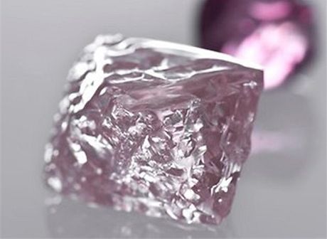 V Austrálii našli největší růžový diamant. Má 13 karátů | Svět | Lidovky.cz