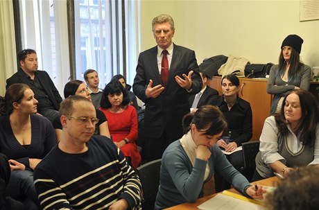 Jednání akademického senátu plzeské právnické fakulty ZU se uskutenilo 27. února v Plzni. Hlavním bodem programu byla souasná situace fakulty, které hrozí zánik.