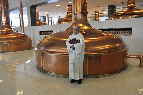 Požehnané velikonoční pivo. Osvěží se jím představitelé Vatikánu, papežský stolec a část bude pro poutníky. 