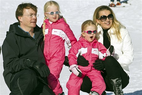 Nizozemský princ Johan Friso se svou enou Mabel a dcerami na dovolené v Rakousku.