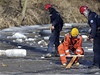 Střelmistři hasičského záchranného sboru začali před polednem odstřelovat nahromaděný led na Jizeře v Dolní Sytové nad Semilsku. 