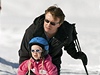Princ Johan Friso a jeho dcera Zaria pi lyování v rakouských alpách.
