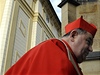Nov jmenovaný kardinál Dominik Duka zamíil po svém píletu z Vatikánu na Praský hrad.