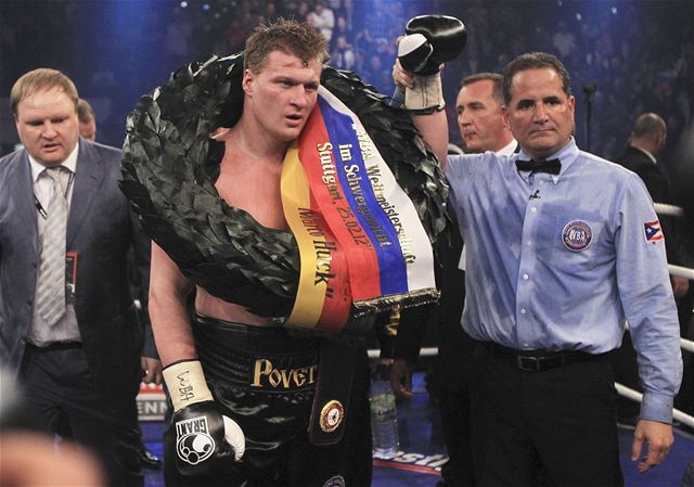 Alexandr Pov�tkin se raduje z vít�zství