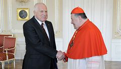Pape ve Vatiknu pijal kardinla Duku