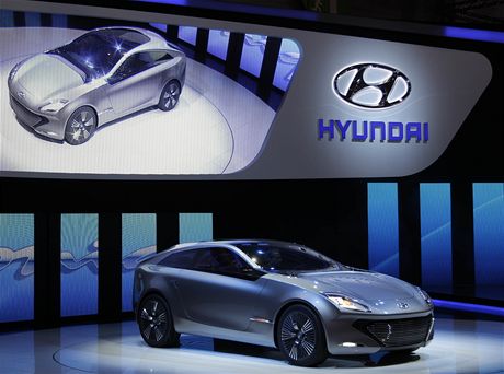 Koncept Hyundai i-oniq na autosalonu v enev. Jedná se o elektromobil s litrovým benzinovým motorem. 