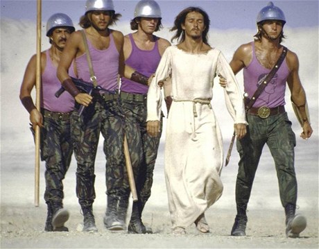 Rockovou operu Jesus Christ Superstar proslavila také její filmová verze.