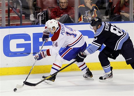 eský hokejista z Montrealu Canadians Tomá Plekanec a Tomá Kopecký z Floridy Panthers