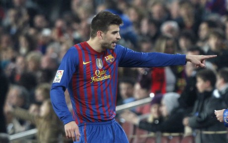 Obránce Barcelony Gerard Piqué byl vylouen v sobotním zápase proti Gijónu a pak tvrdil, e mu rozhodí udlil ervenou kartu schváln