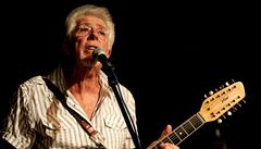 John Mayall p�i vystoupení v Praze v roce 2008