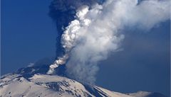 Sopka Etna se probudila a chrlí popel