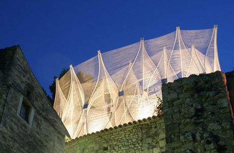 Hravá architektonická instalace ve Francii
