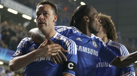 Kapitán Chelsea John Terry a Didier Drogba.