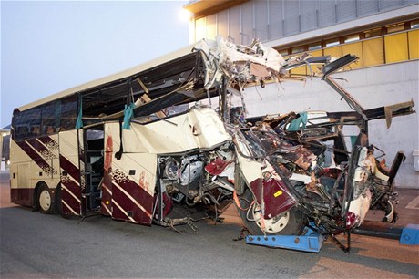 Belgický autobus eln narazil do stny odstavného stanovit