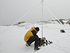 lenové vdeckého týmu, který se vrátil z psobení na Mendelov polární stanici v Antarktid, vystoupili 14. bezna na tiskové konferenci v Brn. Na snímku z 30. ledna provádí jeden z výzkumník sbr dat u meteorologické stanice. 