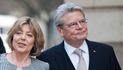 Joachim Gauck s partnerkou Danielou Schadtovou