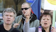 Sobotní protivládní demonstrace v centru Prahy se zú�astnily skoro t�i stovky lidí.