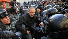 V Moskv proti Putinovi protestovalo 10 000 lid 