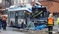 V Ostrav narazil trolejbus do sloupu, 10 lid zranno 