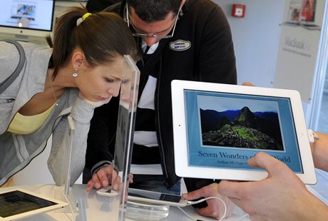 V esku se zaala prodávat tetí generace populárního tabletu iPad.