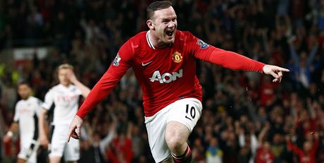Kanonýr Manchesteru United Wayne Rooney slaví gól do sít fotbalist Fulhamu 