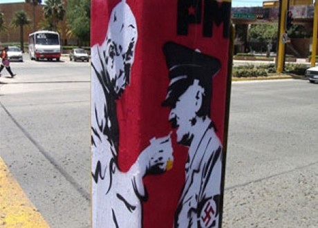 Plakáty v Mexiku vykreslují papee jako nacistického kolaboranta