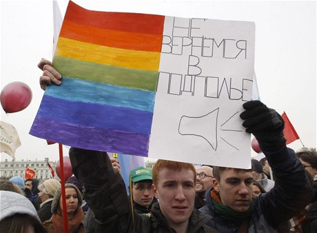 Petrohradská gay komunita protestuje proti Putinovi. 