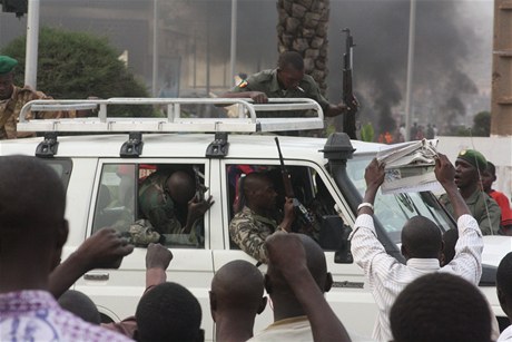 Vojáci provedli v Mali státní pevrat.