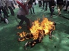 Na protest proti ínské okupaci Tibetu se zapálil dalí Tibean