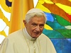 Benedikt XVI. se seel s Raúlem Castrem