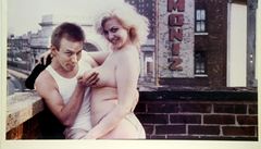 Výstava Roberta Carritherse nese název The Groovy Dada Lounge Revisited.