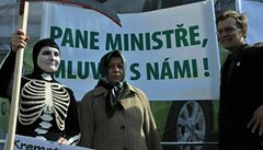 U ministerstva zdravotnictví se konala demonstrace Národní rady osob se zdravotním postiením, zdravotnických odbor a svazu pacient proti stanovení navrhovaných limit pro dostupnost pée. 