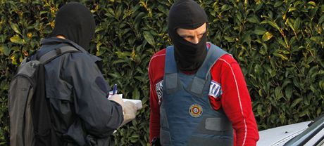 Francouzská policie pi razii na islamisty (ilustraní foto)