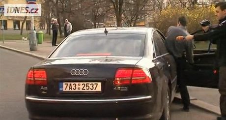 Audi, jím z policie odjel Roman Janouek.