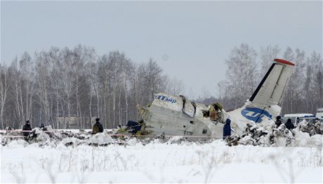 Stroj ATR-72 spolenosti UTair se zítil nedlaeko umen. 