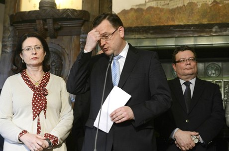 Premiér Petr Neas (uprosted) po zasedání grémia ODS