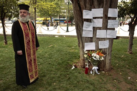 Ortodoxní knz na míst, kde se zastelil dchodce