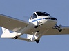 Americká spolenost Terrafugia otestovala létající auto.